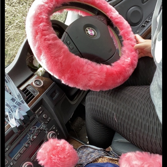 Pink fur 3 pcs car accessories - Picture 3 of 3